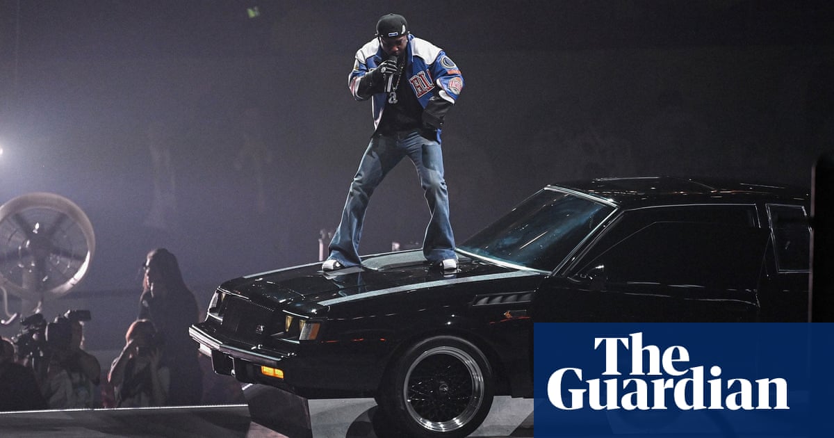 Kendrick Lamar’s bootcut jeans steal Super Bowl half-time show | Jeans